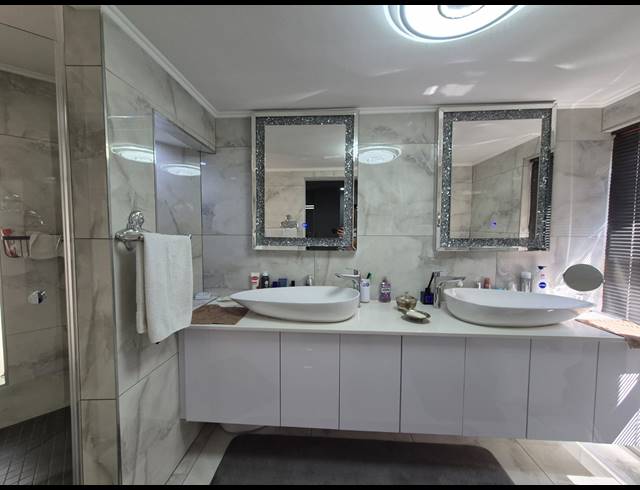5 BEDROOM HOUSE FOR SALE IN VANWAARTSHOF